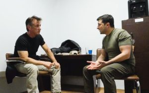 Breve guida ai documentari sulla guerra in Ucraina presentati alla 73. Berlinale, da Sean Penn a Tomasz Wolski